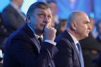 crin antonescu pnl a devenit o anexa a usr bolojan este dur doar cu amaratii nu si cu cei puternici nu a facut nici o alegere a vreunui liberal autentic 698c4582a1e29