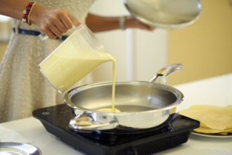 cum sa nu se mai lipeasca clatitele de tigaie ingredientul secret pe care sa l pui mereu in aluat 6988a9a959d65