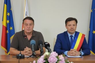 da i bataie am rezolvat eu cu aia de la psd cum l a indemnat mitroi pe blugi banane ionescu de la harsova sa voteze ilegal un proiect in consiliul local 698737682dd57