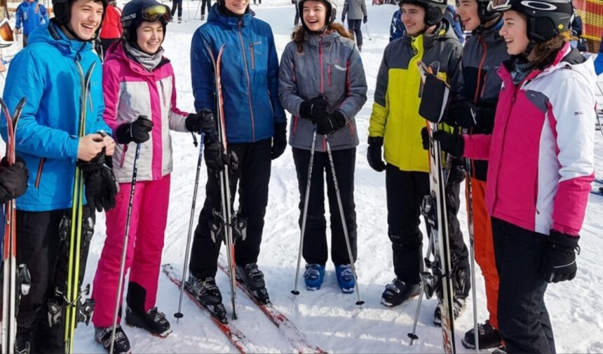 elevii constanteni in a doua serie a vacantei de schi la finalul lunii februarie 697f2439057f9
