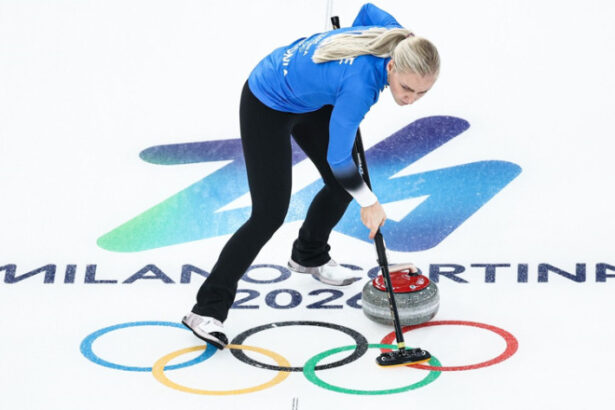 jocurile olimpice de iarna au inceput deja cu proba de curling competitia a fost insa intrerupta din cauza unei pene de curent 69842d3416911