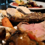 mai multi oameni care consuma carne ajung centenari decat vegetarienii explicatia unui studiu care pare sa contrazica tot ce stiam 697f58731f853