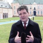 nicusor dan ii arata lui trump cine i sefu il fierbe la foc mic inca nu ii spune daca merge in sua sa vedem in ce conditii 698dc10e7b8a3