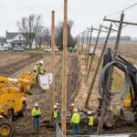 proiect legislativ liniile electrice de pe terenurile private ar putea fi mutate 698c7d8f9f1e5