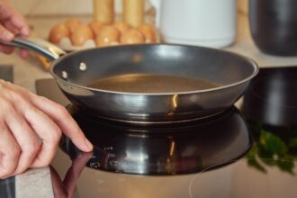 renunta la teflon specialistii spun in ce tigai este cu adevarat sigur sa gatesti 699cb678d4fa2