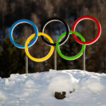 riccardo baiatul dat jos din autobuz si fortat sa mearga 6 km prin zapada va avea rol de figurant la deschiderea jo de la milano 6980e1b67f8c4