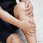 semnul aparut la un singur picior care poate anunta un cheag de sange periculos cand trebuie sa mergi urgent la medic 69a04d8664234