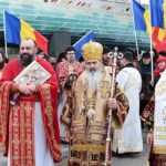 sute de credinciosi au participat la o procesiune impresionanta alaturi de ips teodosie i a adus la credinta si pe cei care au venit sa l chinuiasca 698c5cf648e8d