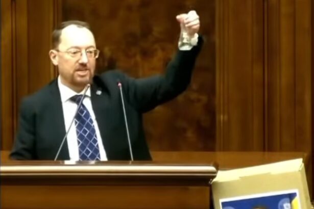 toiu mae salvata de vot la motiunea din parlament senatorul sava a prezentat toi ul noua unitate de masura a politicii externe video 699c835173d16