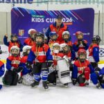 400 de copii 32 de echipe si doua zile de hochei la kids cup 2026 micii sportivi au facut spectacol pe gheata patinoarului allianz tiriac arena la cea de a doua editie a turneului de hochei organiz 69b97f3a1b2f2