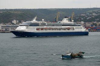apetitul pentru croaziere in marea neagra este foarte scazut in portul constanta vedem mai degraba distrugatoare americane decat croaziere 69c8eaaf6b27e