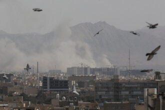 arabia saudita a autorizat atacuri militare in iran rachetele teheranului au lovit o baza navala franceza si un portavion american 69a46bf6c7ccd