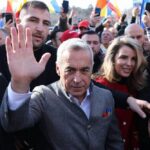 calin georgescu spune ca acordul prin care nicusor dan i a dat lui zelenski gazele din marea neagra este nul un act criminal ucraina nu exista este un stat fictiv roata se invart 69b70b1c6e41d