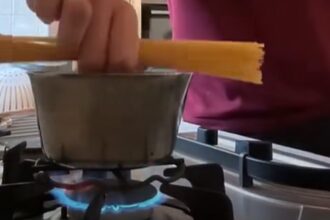 ce faci daca nu incap spaghetele in oala micul truc pe care orice italian il stie 69a6aca9c11ab