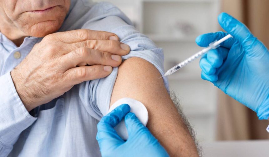 cinci vaccinuri gratuite pentru adulti si varstnici care pot preveni boli grave dupa 60 de ani nepotii nostri aduc multe viroze si boli din comunitate 69cb88f22de29
