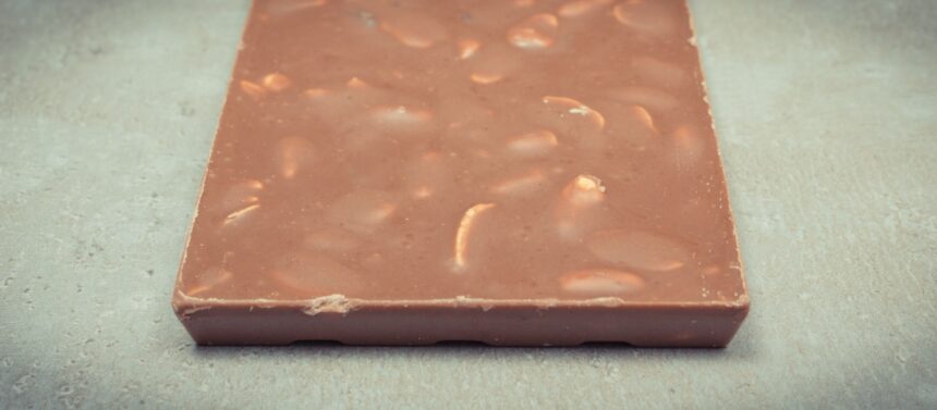 de ce apar pete albe pe ciocolata motivul pentru care nu ar trebui sa o arunci imediat 69b03bda0e613