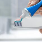 de ce nu trebuie sa udam niciodata periuta inainte sa ne spalam pe dinti sfaturile stomatologului 69a6b5d85bdf1