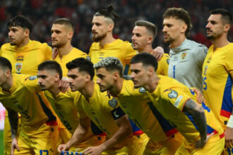 dupa ratarea calificarii la cupa mondiala romania joaca azi un amical cu slovacia cine va sta pe banca in locul lui mircea lucescu 69cbeb04efb25
