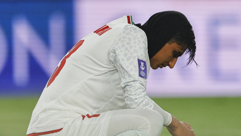 fotbalistele iraniene au fost numite tradatoare in vreme de razboi dupa ce au refuzat sa cante imnul la un meci in cupa asiei 69aad08a15888