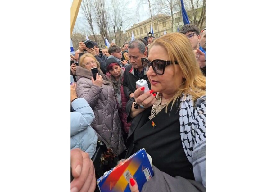 muzica patriotica si zeci de sustinatori sosoaca la parchetul general procurorii vor expertiza psihiatrica pentru ca a negat holocaustul 69ca538192453
