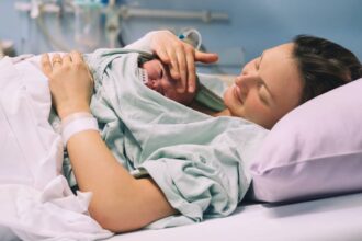 o femeie care a ales sa devina mama singura a descoperit ca fiica ei are zeci de frati vitregi dupa ce am cunoscut celelalte mame 69b2e33d17c65