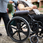 o ingrijitoare a primit o avere de la un batran bolnav de care avea grija familia lui a contestat decizia in instanta 69cb503896996