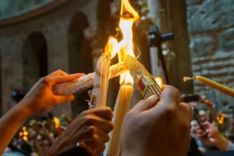patriarhia confirma aducerea in tara in ciuda tensiunilor din zona sfanta lumina de la ierusalim ajunge si in acest an 69bed8004657a