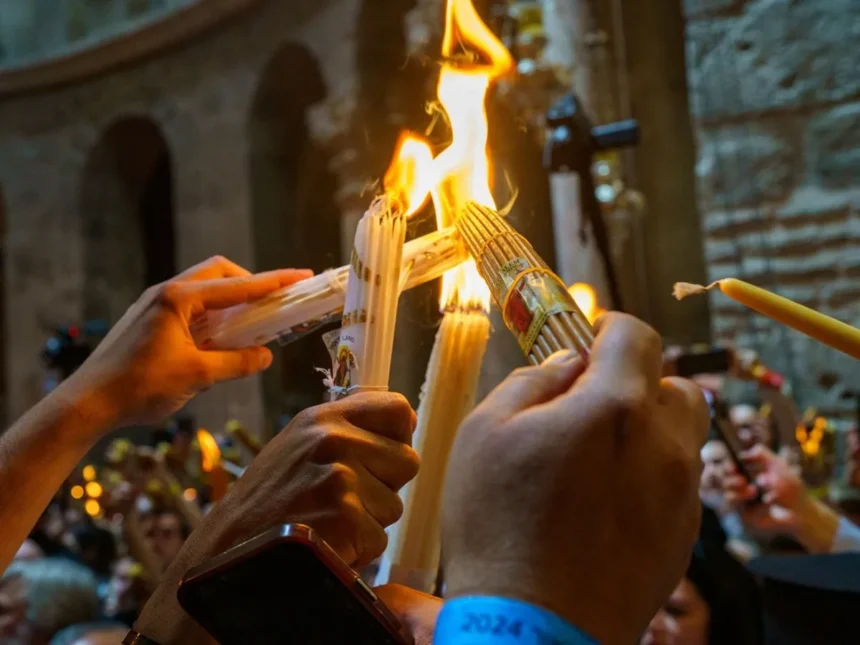 patriarhia confirma aducerea in tara in ciuda tensiunilor din zona sfanta lumina de la ierusalim ajunge si in acest an 69bed8004657a