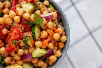 salata calda de naut solutia rapida pentru zilele de post este ieftina si gata in cateva minute 69bd65aaa271a