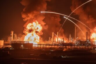 trump proclama inca o data victoria in orientul mijlociu datele militare arata ca iran poate fi slabit fragmentat obligat sa opereze sub presiune dar nu poate fi scos din joc 69cab0c7b74f8
