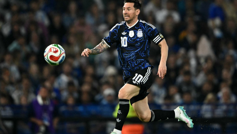 video adevaratul meci s a jucat la vestiar fotbalistii din mauritania s au batut pe tricoul lui messi 69c91ddd50f50