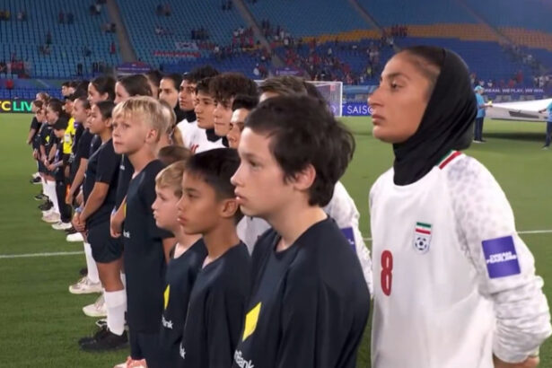 video nationala feminina de fotbal a iranului a refuzat sa cante imnul tarii inaintea meciului de deschidere din cupa asiei 69aabd54b500a