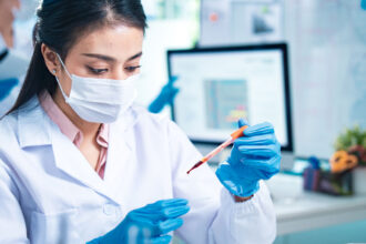 a mers la spital dupa ce s a confruntat cu dureri abdominale intense medicii au ramas socati cand au descoperit ce era in corpul femeii 69cfbe88f2ca2