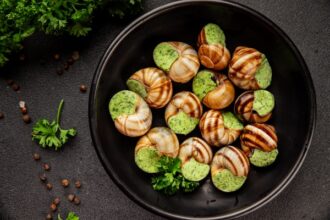 cazul bizar care a uimit medicii un barbat a ajuns sa aiba pielea si ochii de culoare verde alimentul pe care l a consumat 69de27da63b73