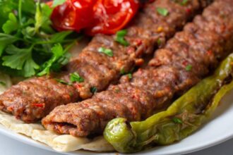 ce pun turcii in adana kebab sa iasa carnea suculenta 69f31a2761510