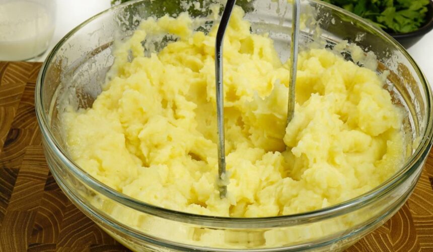 ce sa pui in piureul de cartofi sa nu mai iasa uscat trucul pentru un piure reusit 69ea054dbfcc4