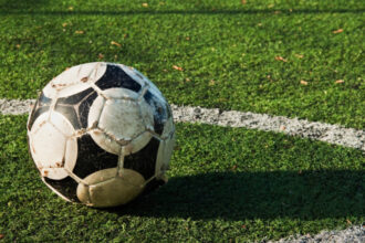 cercetatorii britanici propun modificarea mingilor de fotbal pentru a combate problema impactului loviturilor cu capul 69e9c3b940037