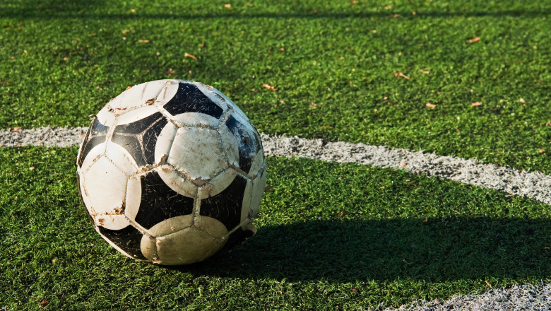 cercetatorii britanici propun modificarea mingilor de fotbal pentru a combate problema impactului loviturilor cu capul 69e9c3b940037