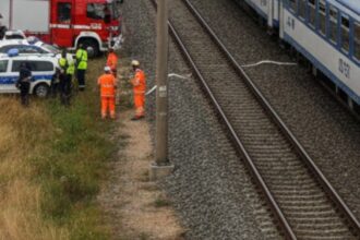 circulatia feroviara intrerupta temporar intre valu lui traian si basarabi un tren a accidentat mortal o femeie 69db84a54536f