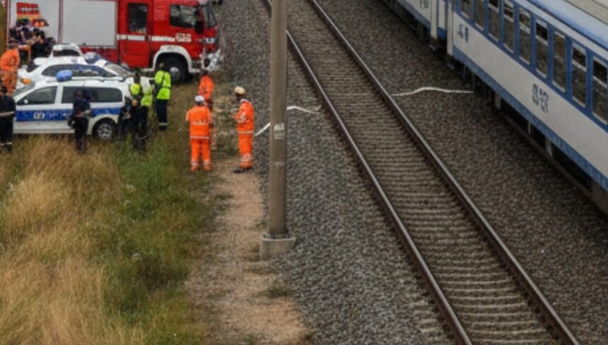 circulatia feroviara intrerupta temporar intre valu lui traian si basarabi un tren a accidentat mortal o femeie 69db84a54536f