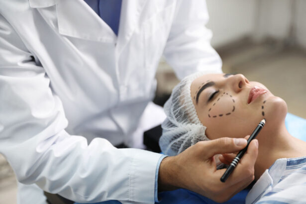 cum se apara medicul estetician in cazul femeii aflata in stare grava la spital dupa un lifting facial 69f08ee196fb4