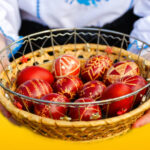 de ce se vopsesc ouale rosii de paste 2026 semnificatia traditiei respectate de romani in fiecare an 69d72da97b4fe