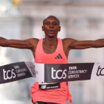 el este primul barbat care a aleargat un maraton sub doua ore recordul stabilit astazi la londra 69ee44db73924