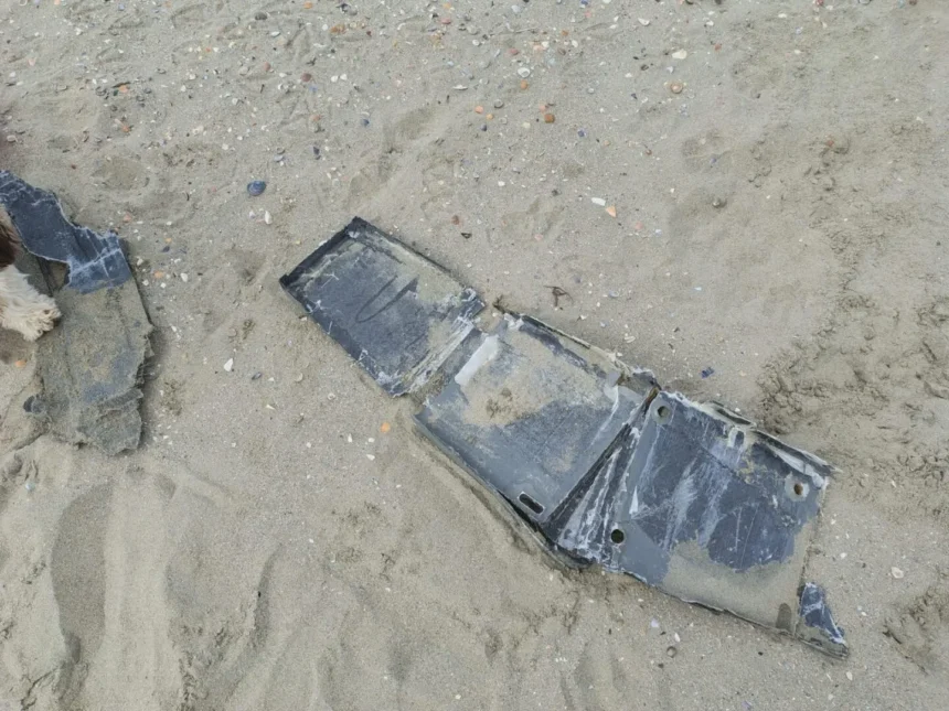 interventie a pirotehnistilor bucati de drona gasite pe plaja in mamaia 69eb56d070215