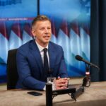 magyar a anuntat in direct ca va suspenda programele de stiri ale radioului si televiziunii publice din ungaria fiind chiar in platoul lor ati mintit de dimineata pana seara 69dfb6097206e