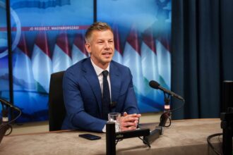 magyar a anuntat in direct ca va suspenda programele de stiri ale radioului si televiziunii publice din ungaria fiind chiar in platoul lor ati mintit de dimineata pana seara 69dfb6097206e
