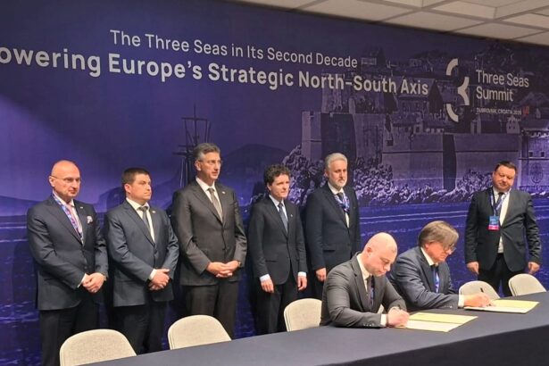 memorandum nasit de nicusor dan acord pe digitalizare si transport maritim semnat intre portul constanta si rijeka la forumul de afaceri al initiativei celor trei mari 69f0ab056cd50