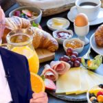 micul dejun al oamenilor inteligenti vlad ciurea ne spune ce trebuie sa consumam imediat dupa ce ne trezim pentru hidratarea sistemului nervos 69e9b56975382