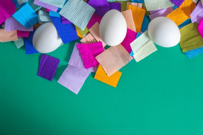 oua vopsite cu hartie creponata metoda simpla si spectaculoasa pentru culori intense 69d6560954bcc