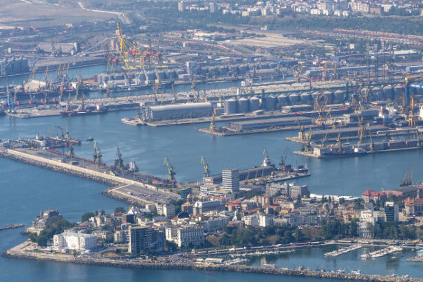 portul constanta in plina expansiune investitii de peste 500 de milioane de euro in transportul de marfuri si energie oil terminal si a consolidat pozitia de operator major 69f37c847ec35